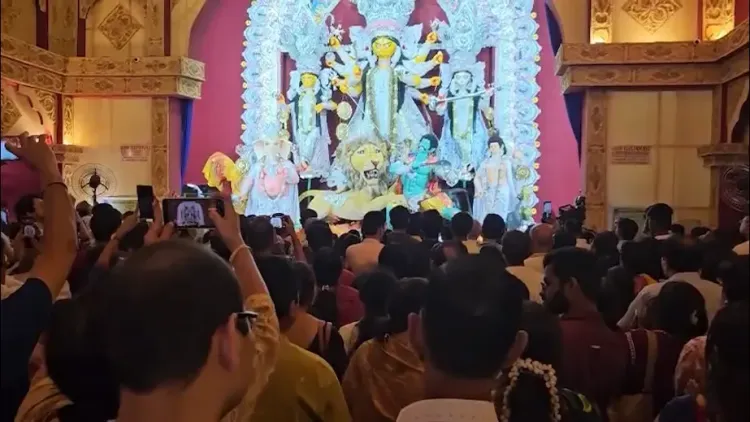 संधि पूजा 2026: कोलकाता समेत पश्चिम बंगाल के पंडालों में 48 मिनट के पावन काल में हुई चामुंडा आराधना