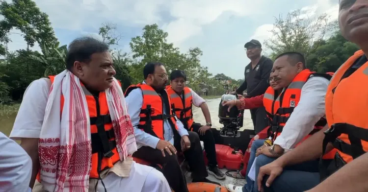 असम बाढ़: CM हिमंत बिस्वा सरमा ने ₹160 करोड़ की DBT राहत जारी की, 75,000 परिवारों को मिली सहायता