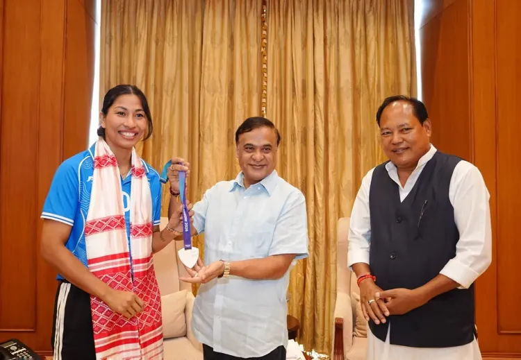 Assam CM felicitates Lovlina Borgohain with ₹30 lakh cash award