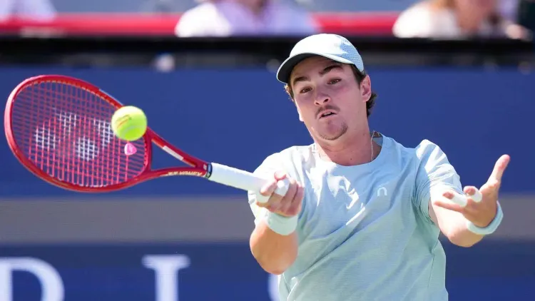 Fonseca stuns Tsitsipas 7-6, 7-5 to reach Montreal Masters third round