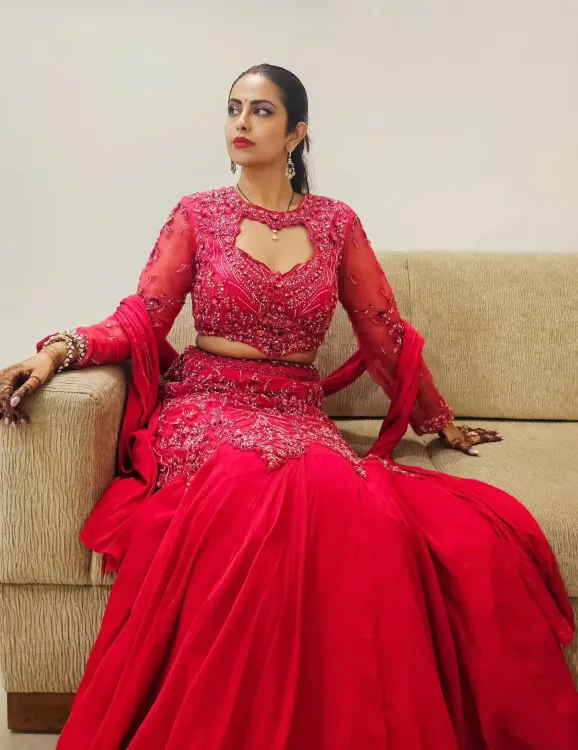 क्या अविका गौर बनीं 'शादीशुदा पागलू', सिंदूर-मंगलसूत्र में उनके 'नई दुलहन' के लुक ने सबका मन मोह लिया?