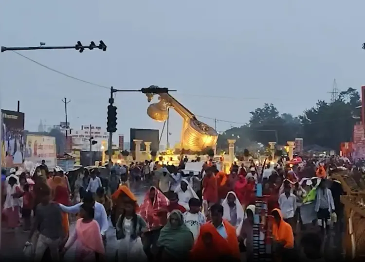 क्या अयोध्या में 14 कोसी परिक्रमा में श्रद्धालुओं का उत्साह बारिश में भी कम हुआ?