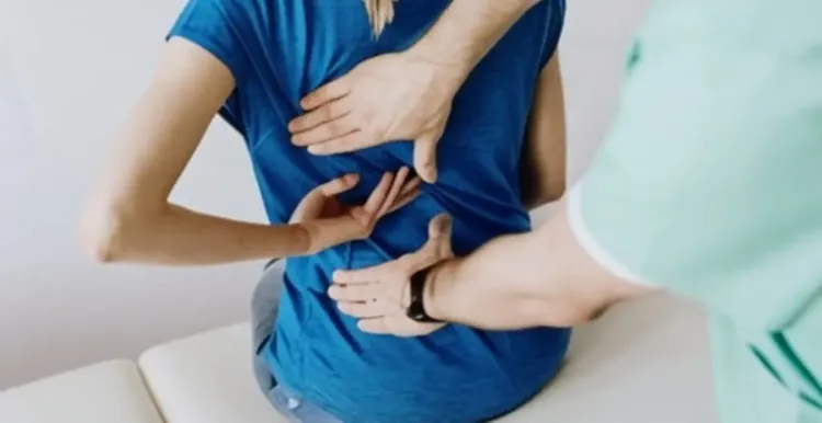 क्या आप पीठ दर्द से परेशान हैं? इस उपाय से 30 सेकंड में मिलेगी राहत!