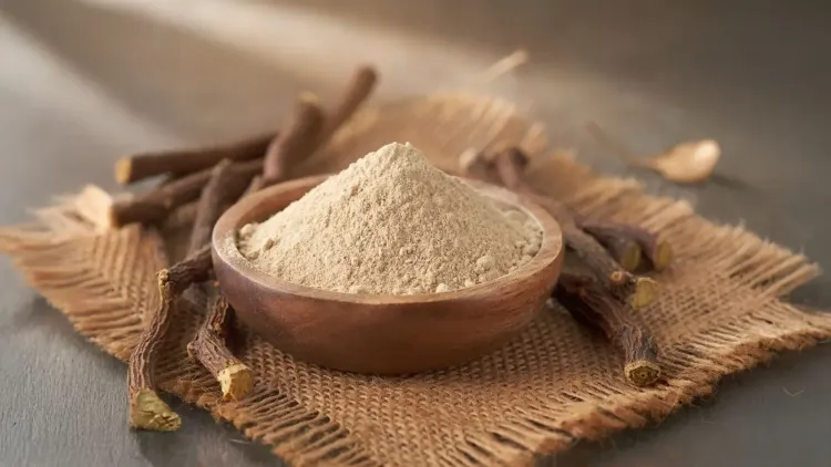 मुलेठी: औषधीय गुणों का अद्भुत स्रोत, जानें इसके फायदे और उपयोग की विधि