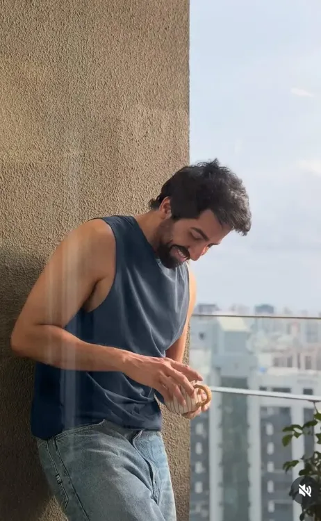 Ayushmann Khurrana's 'Sitambar Ka Sama' photo dump: September moments