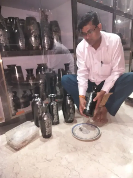 आजमगढ़ की काली मिट्टी की कारीगरी: वैश्विक मान्यता और बढ़ती मांग