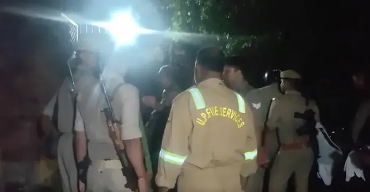 आजमगढ़ के शम्भूपुर में अरविंद ने पत्नी व 2 पुजारियों की हत्या की, मुठभेड़ में ढेर