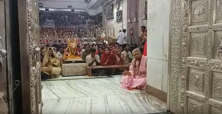 प्रांजल दहिया ने उज्जैन में किए बाबा महाकाल के दर्शन, भस्म आरती में हुईं शामिल