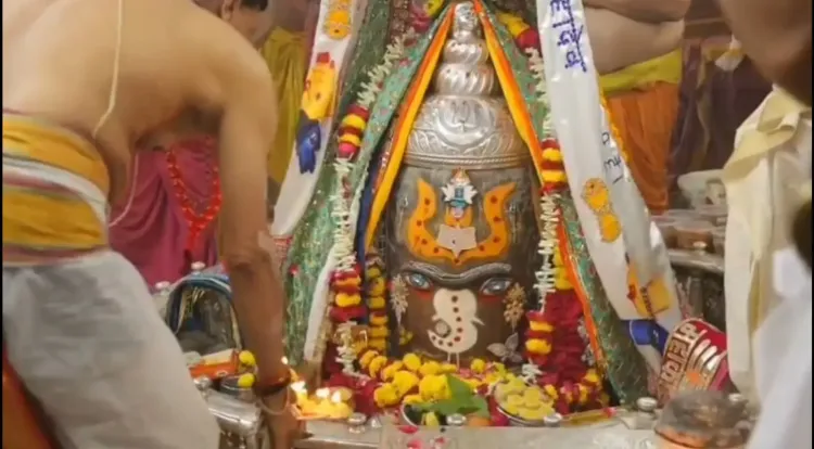 महाकालेश्वर मंदिर उज्जैन में भस्म आरती: श्रद्धालुओं ने किए बाबा के अलौकिक दर्शन