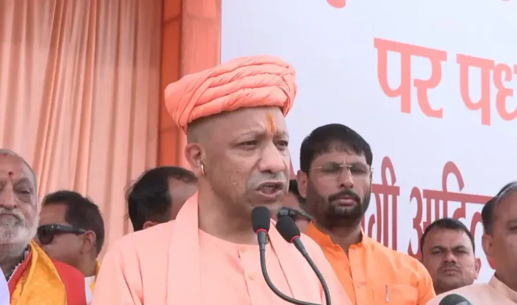 जन्माष्टमी पर CM योगी का विपक्ष पर प्रहार: 'बाबर-औरंगजेब के पूजकों से सनातन आस्था का सम्मान असंभव'