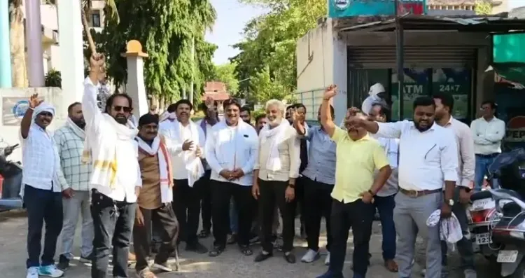 बच्चू कडू की शिवसेना में वापसी, अमरावती में आतिशबाजी और मिठाइयों से हुआ स्वागत