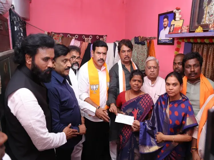 Did Karnataka BJP Delegation Visit the Family of Slain Congress Worker to Demand a CBI Probe?