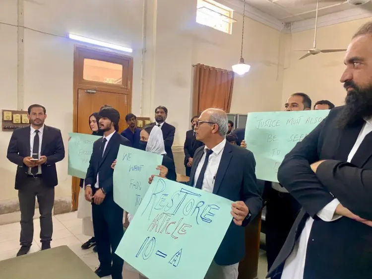 Balochistan lawyers protest 'faceless trials' of BYC leaders in Quetta
