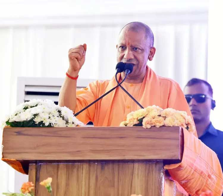 योगी आदित्यनाथ का कांग्रेस-सपा पर हमला: 'बम बनाने पर आपत्ति नहीं, शिवभक्तों की बम-बम से थी तकलीफ'