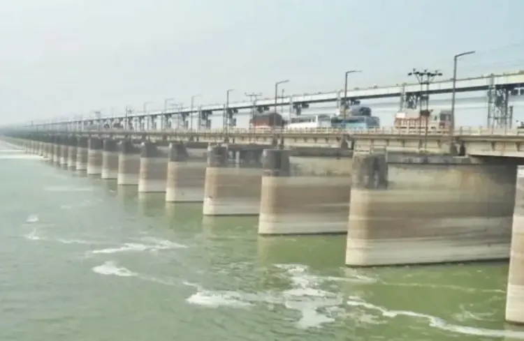 Bangladeshi Delegation Visits Kolkata to Address Water Agreement and Assess Farakka Barrage Flow