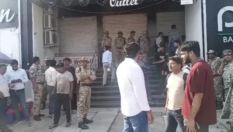 क्या बरेली हिंसा के बाद मौलाना तौकीर के करीबी आरिफ की दुकानों पर कार्रवाई हुई?