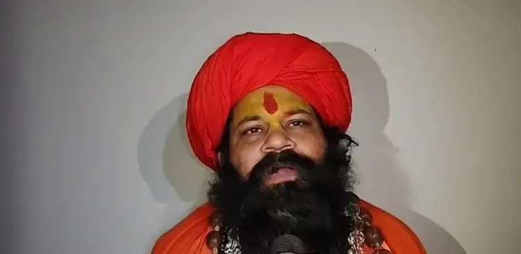 बरेली में नमाज पर महंत राजू दास का बयान: 'सरकार को उठाना चाहिए कदम'