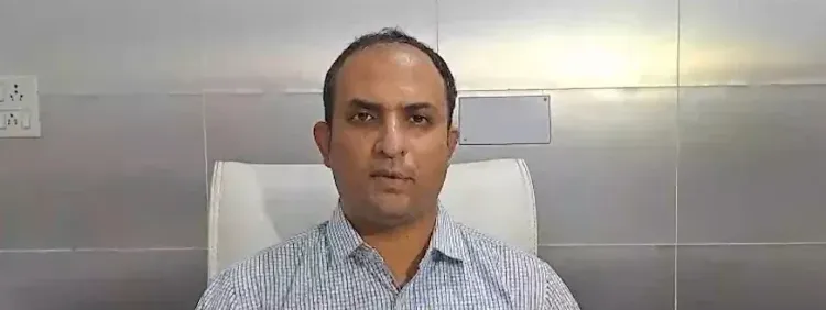 सूरत में भारी बारिश के बीच रेड अलर्ट, डीएम तेजश परमार बोले — हालात नियंत्रण में