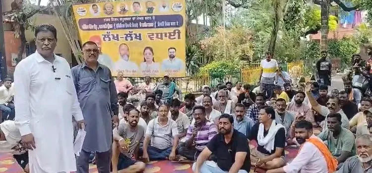 बरनाला लाठीचार्ज के विरोध में पंजाब के 25 हज़ार सफाई कर्मचारी हड़ताल पर, शहरों में कचरा संकट गहराया