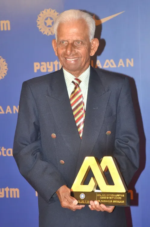 BCCI Pays Tribute to Mumbai Spinner Padmakar Shivalkar