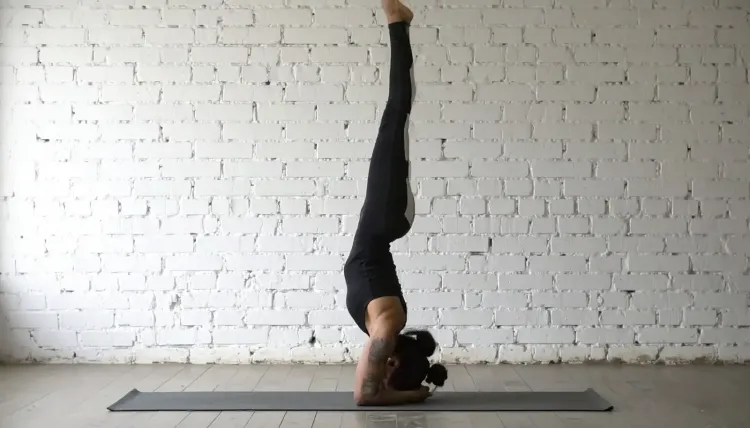 शीर्षासन: बेहतर रक्त संचार और आत्मविश्वास के लिए एक अद्भुत योग आसन