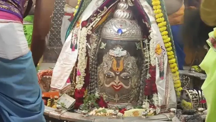 महाकालेश्वर मंदिर में आषाढ़ द्वादशी पर भस्म आरती: बेल पत्र, भांग-चंदन, रजत मुकुट और रुद्राक्ष माला से हुआ बाबा का दिव्य शृंगार
