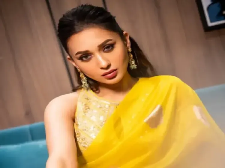 क्या बंगाल की प्रसिद्ध अभिनेत्री मिमी चक्रवर्ती उत्पीड़न का शिकार हुईं?