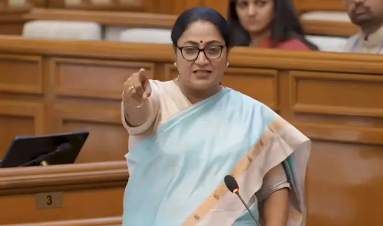 दिल्ली CM रेखा गुप्ता का विपक्ष पर हमला: 'बेटियों की हार में लोकतंत्र की जीत कैसे?'