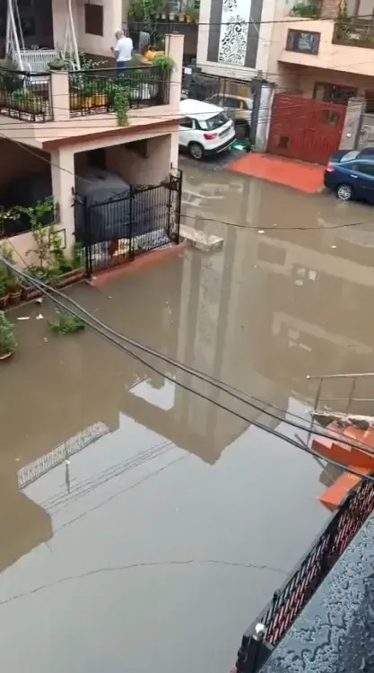 क्या गाजियाबाद में बारिश ने जनजीवन को अस्त-व्यस्त कर दिया?