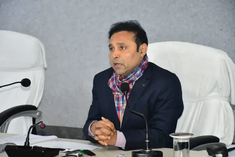 क्या भागलपुर के जिलाधिकारी डॉ. नवल किशोर चौधरी ने जनप्रतिनिधियों के साथ मिलकर लोगों का जीवन आसान बनाने की दिशा में बैठक की?