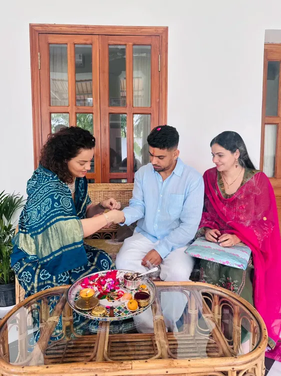 कंगना रनौत ने रक्षाबंधन पर भाई को बांधी राखी, लिखा भावुक संदेश — 'तुम्हारा प्रेम सदा मिले'