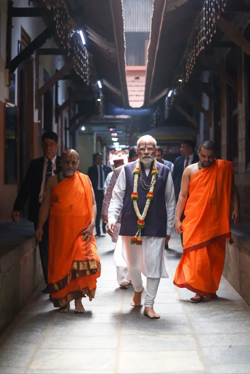 क्या 2025 में पीएम मोदी की यात्राएं भक्ति, कूटनीति, विकास और मानवीय संवेदनाओं का अनूठा संगम बन गईं?