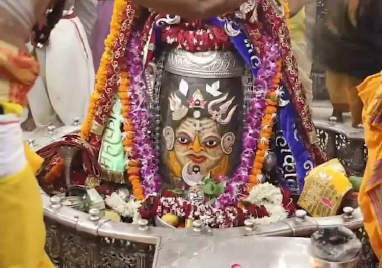 महाकालेश्वर मंदिर में भस्म आरती: भांग, चंदन, सिंदूर से बाबा महाकाल का भव्य शृंगार, हजारों श्रद्धालु उमड़े