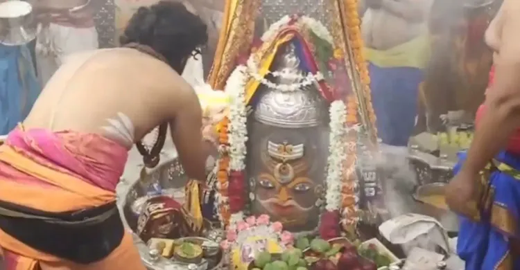 महाकाल का भांग-त्रिपुंड-त्रिशूल शृंगार, क्रिकेटर सिद्धार्थ कौल व अभिनेत्री आंचल मुंजाल ने की भस्म आरती