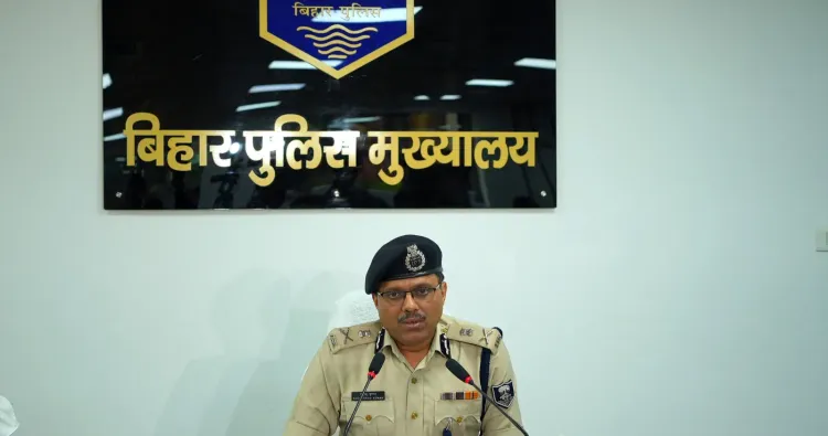 भरत भूषण तिवारी मुठभेड़: डीआईजी शाहाबाद करेंगे जांच, 5 पुलिसकर्मी निलंबित; NEET में सॉल्वर गैंग का भंडाफोड़