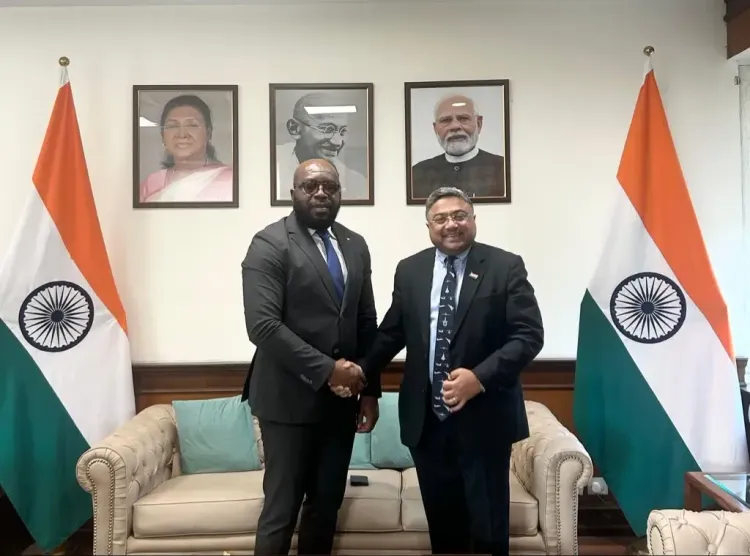 क्या भारत के विदेश मंत्रालय के अधिकारी सिबी जॉर्ज ने लाइबेरिया के उपमंत्री जेडी मोब्रे से मुलाकात की?