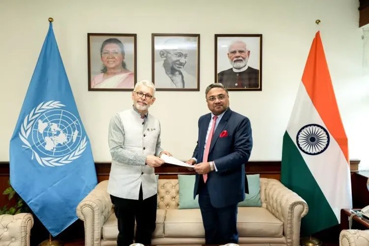 डॉ. इवान हुतिन ने भारत में WHO प्रतिनिधि का पदभार संभाला, विदेश सचिव सिबी जॉर्ज को सौंपे परिचय-पत्र