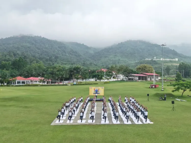 अंतरराष्ट्रीय योग दिवस 2026: रेड शील्ड डिवीजन ने लेइमाखोंग मिलिट्री स्टेशन में किया योग सत्र