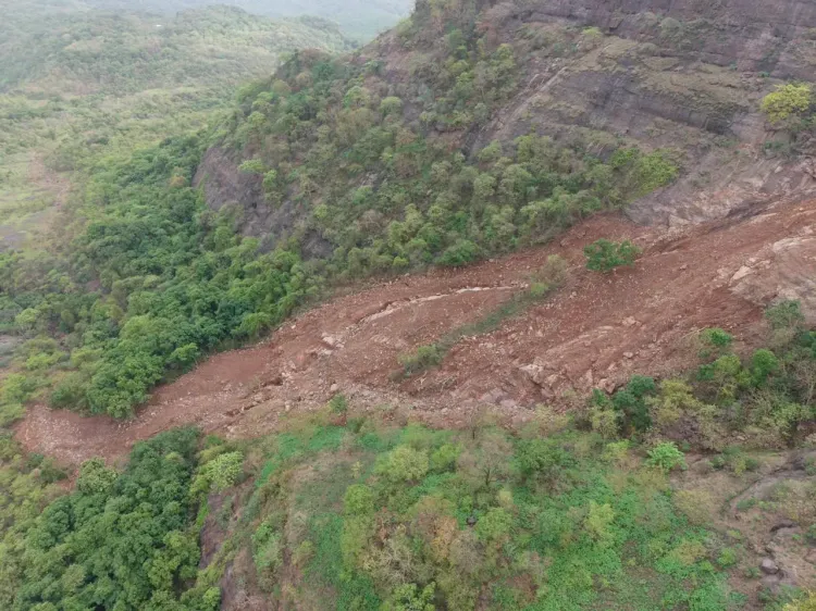 तांदुलवाड़ी किले का मुख्य मार्ग भूस्खलन से बंद, पालघर प्रशासन ने पर्यटकों को यात्रा टालने की चेतावनी दी