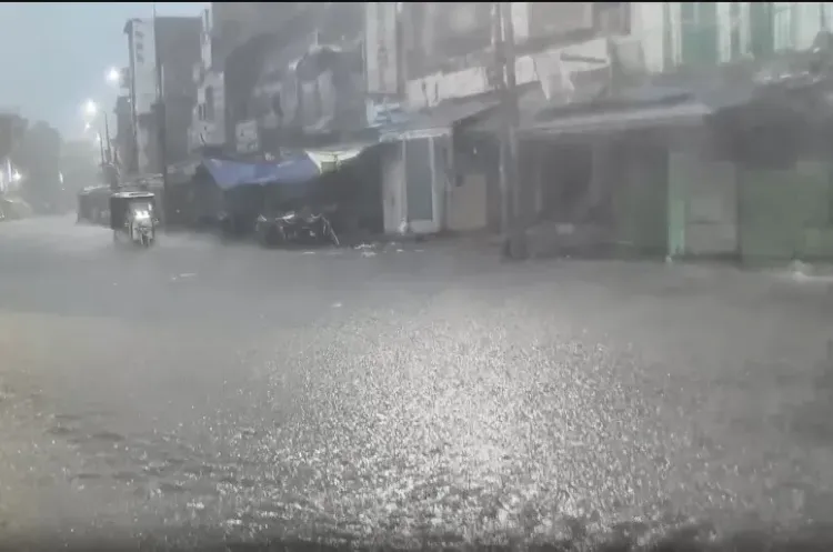प्रयागराज में भारी बारिश से जलभराव: जॉर्ज टाउन थाने तक पहुंचा नाले का पानी, कई इलाके जलमग्न