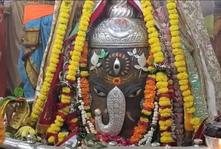 उज्जैन: महाकालेश्वर मंदिर में भस्म आरती, बाबा महाकाल का गणेश स्वरूप में भव्य शृंगार