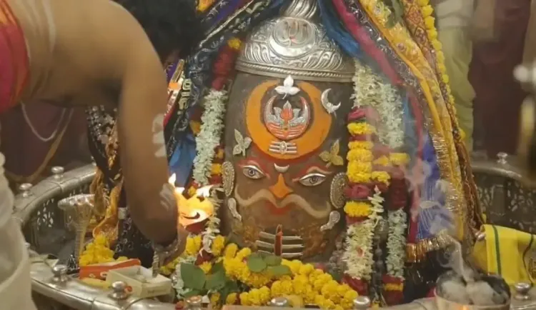 उज्जैन: भाद्रपद त्रयोदशी पर महाकाल का राजाधिराज शृंगार, चंद्रमा-त्रिपुंड-त्रिशूल से सुसज्जित हुए बाबा
