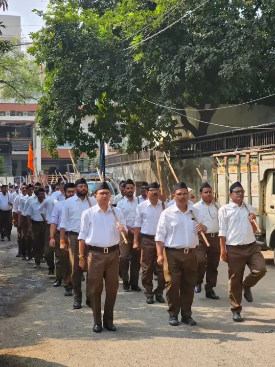 विजयादशमी पर भोपाल में RSS का पथ संचलन, 50 स्थानों पर हजारों स्वयंसेवक शामिल