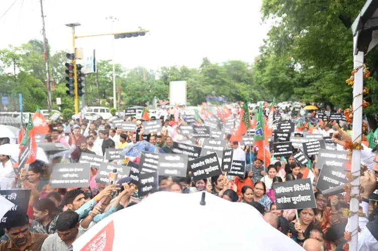 भोपाल में BJP का कांग्रेस दफ्तर घेराव: काले कपड़ों में खंडेलवाल के नेतृत्व में प्रदर्शन