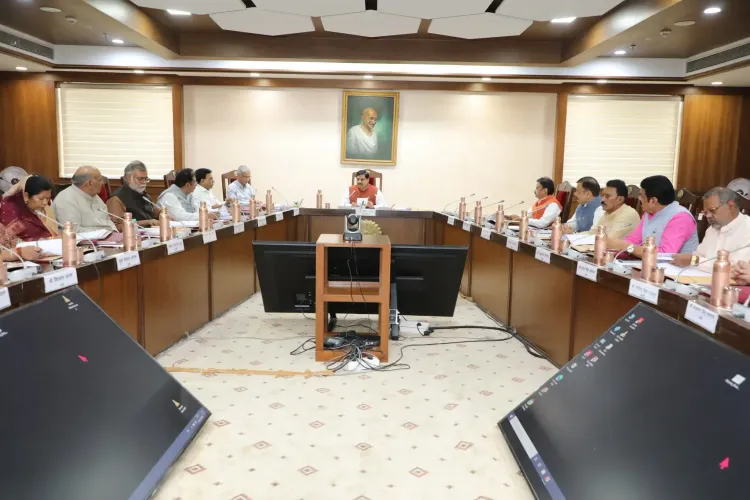 क्या भोपाल में सरकारी आवास में नियम के खिलाफ रहने वालों पर जुर्माना लगेगा?