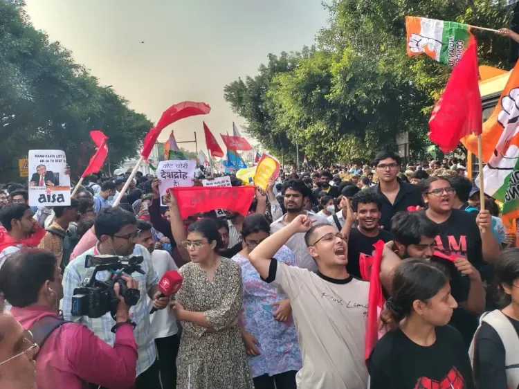 AISA protest in Patna over SIR row: Scores detained at JP Golambar