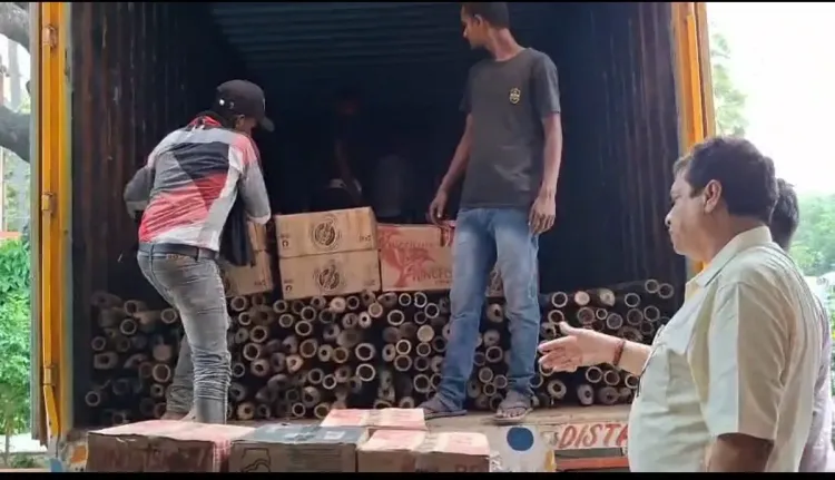 मुजफ्फरपुर में बांस की आड़ में ₹30 लाख की विदेशी बीयर तस्करी, गुप्त तहखाने से 350 कार्टन बरामद