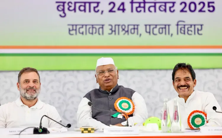 क्या कांग्रेस पुराने वोट बैंकों को जोड़कर अपनी छवि बदलने में जुटी है?