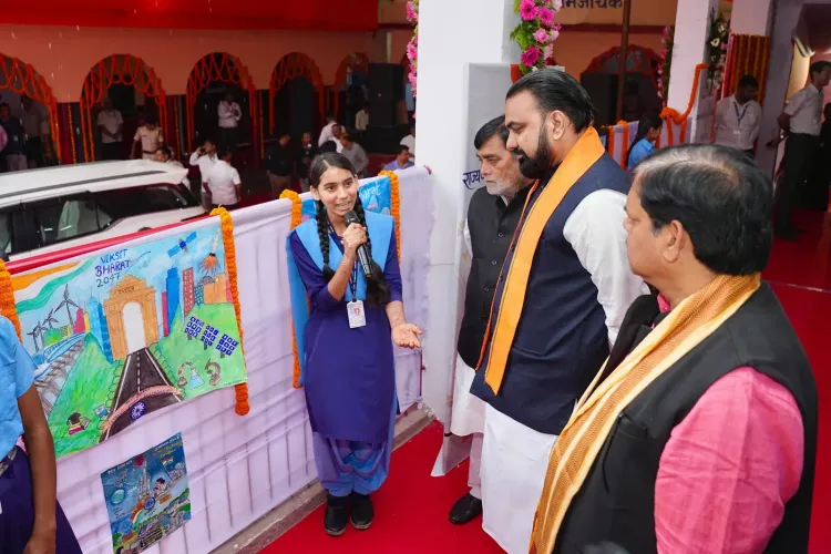 Bihar CM Reviews Student Paintings at 'Mere Sapnon Ka Bharat' Art Contest