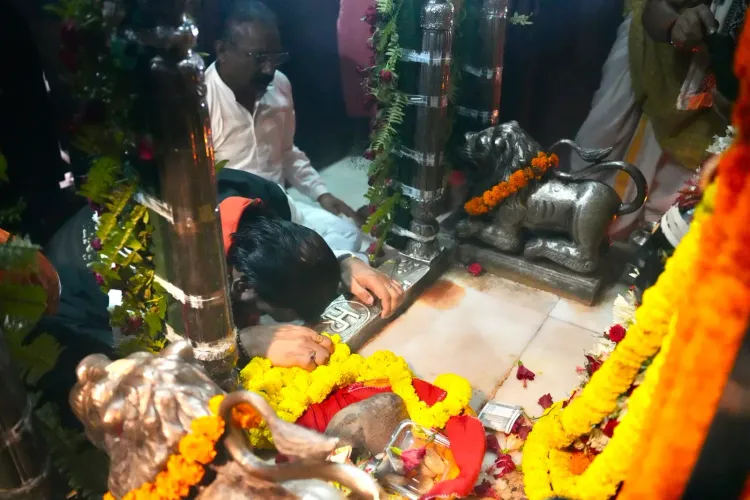 Bihar CM Seeks Maa Thawe's Blessings for State's Growth